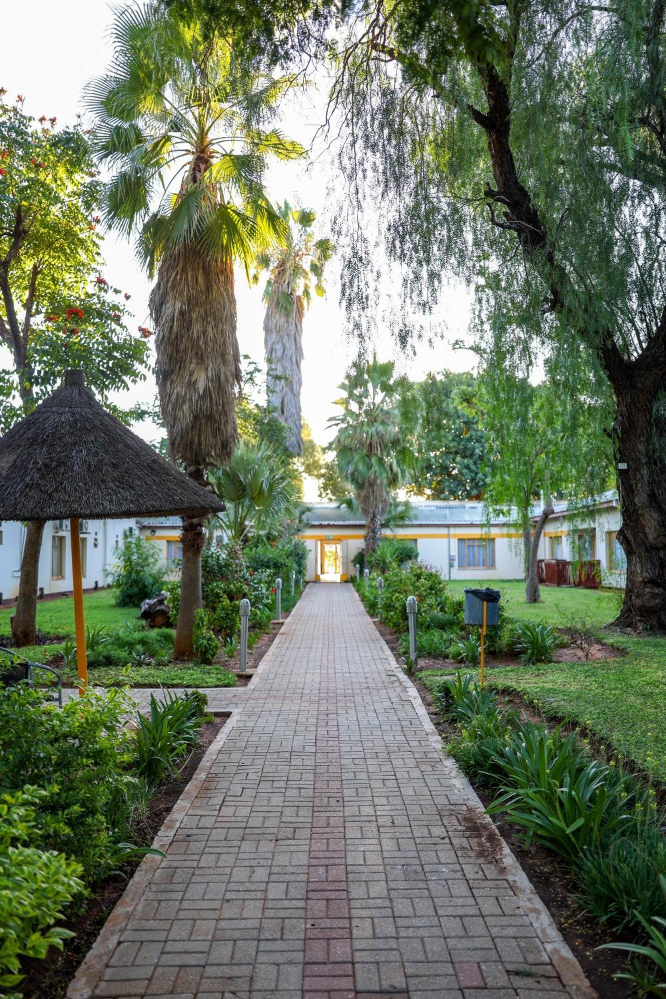 Cresta Botsalo Hotel Palapye Екстериор снимка